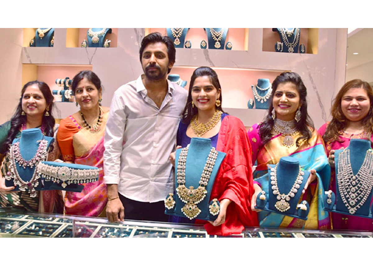 Kavya Kalyan Ram and Priyadarshi Inaugurated Orafo Jewellers Photos - Sakshi3