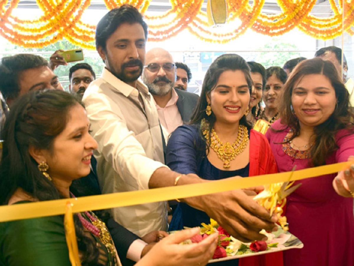 Kavya Kalyan Ram and Priyadarshi Inaugurated Orafo Jewellers Photos - Sakshi2