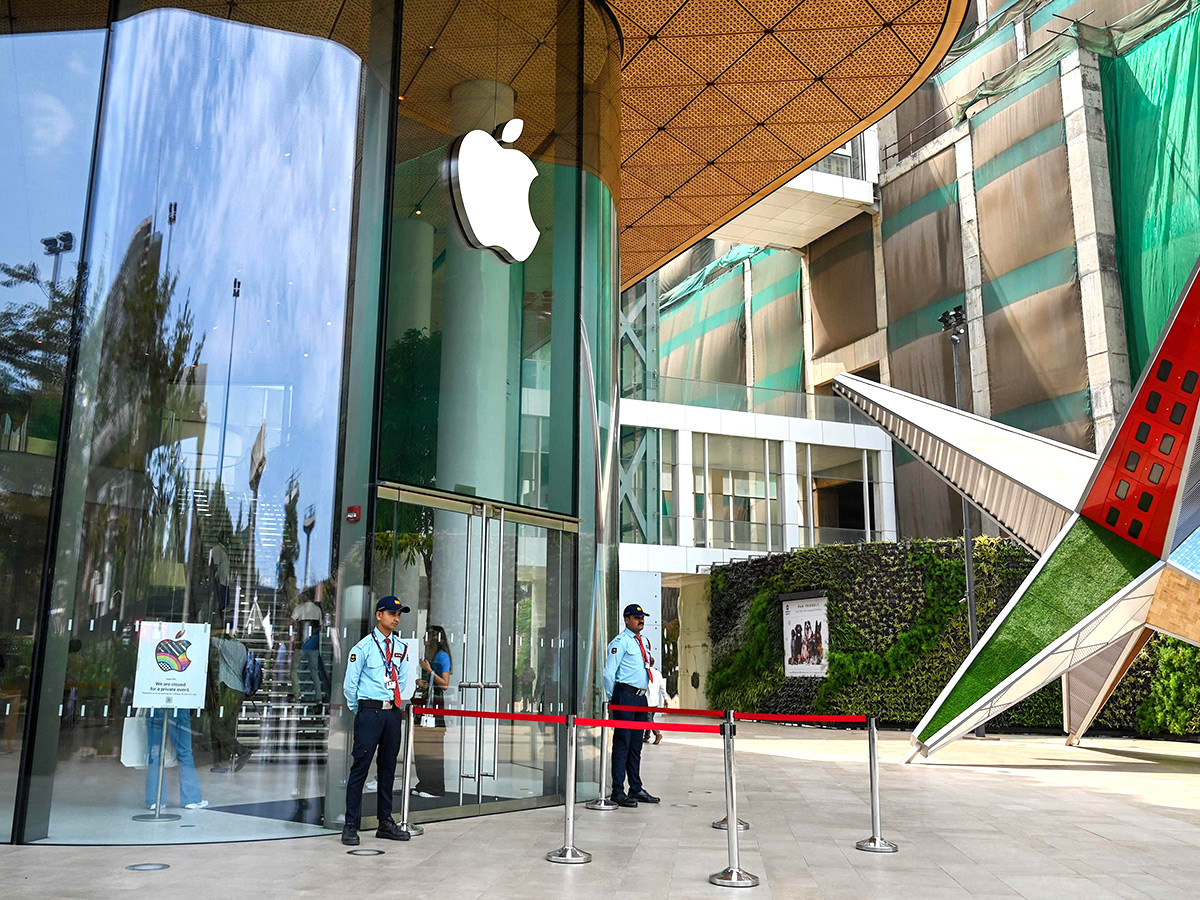 Apple BKC Store First Look in Mumbai Photos - Sakshi10