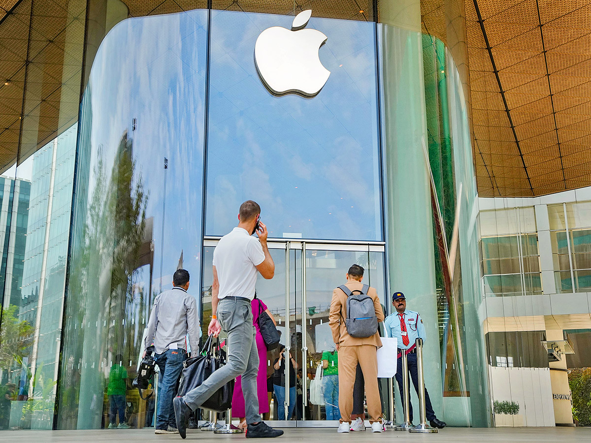 Apple BKC Store First Look in Mumbai Photos - Sakshi15