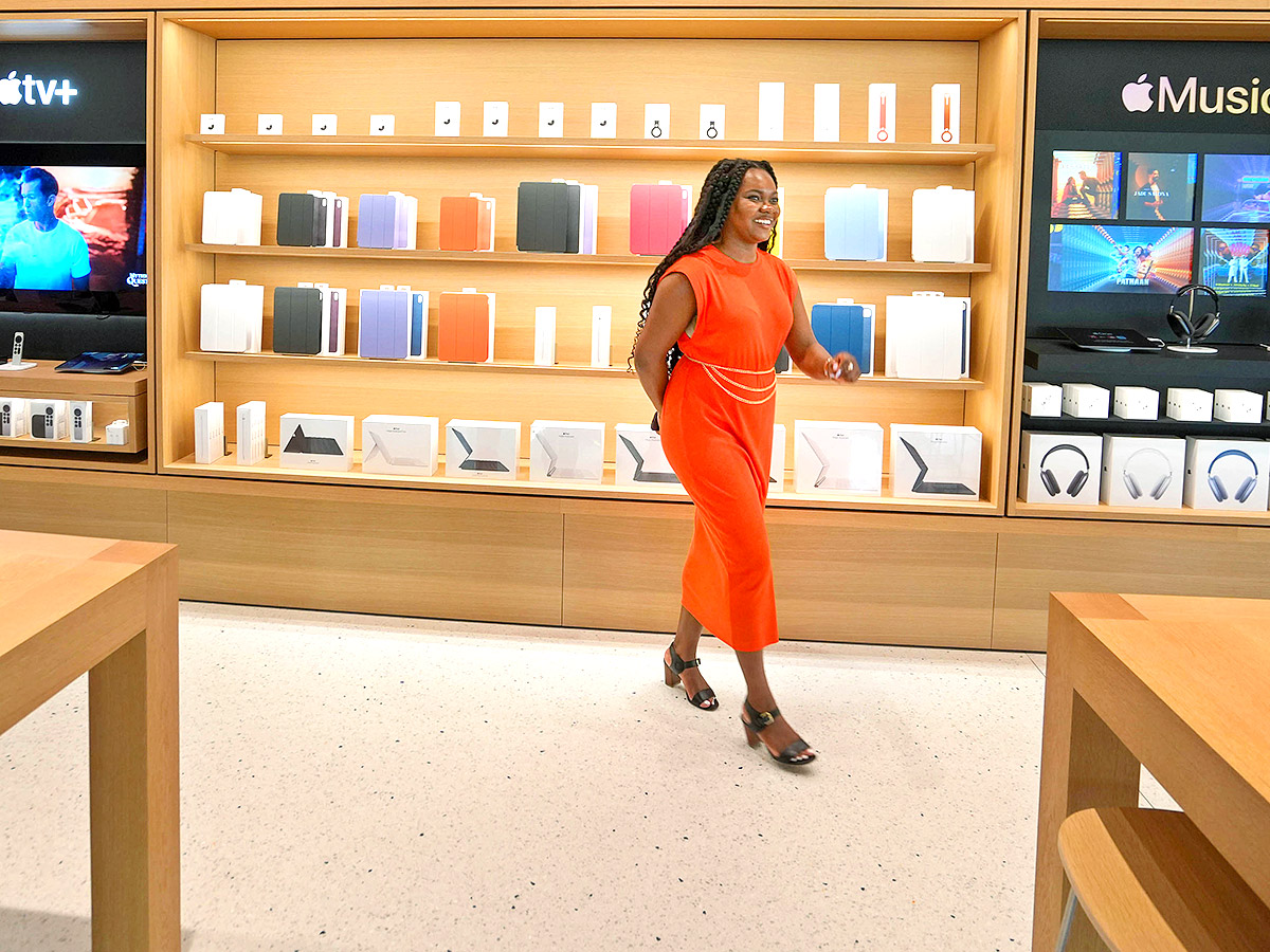 Apple BKC Store First Look in Mumbai Photos - Sakshi19