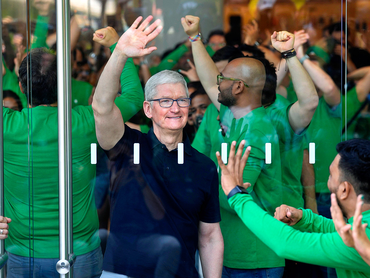 Apple CEO Tim Cook Opening Apple store in Mumbai - Sakshi9