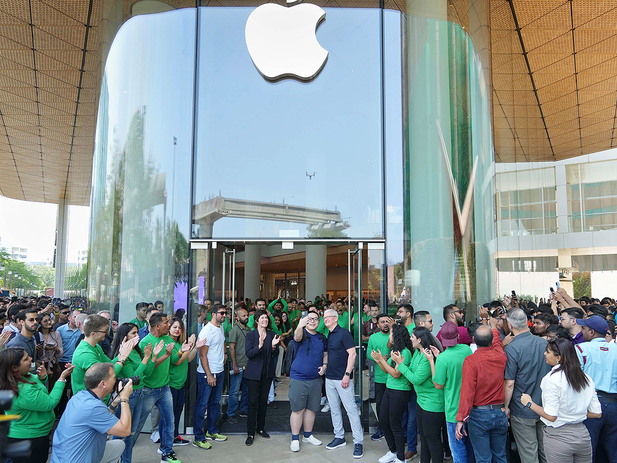 Apple CEO Tim Cook Opening Apple store in Mumbai - Sakshi10