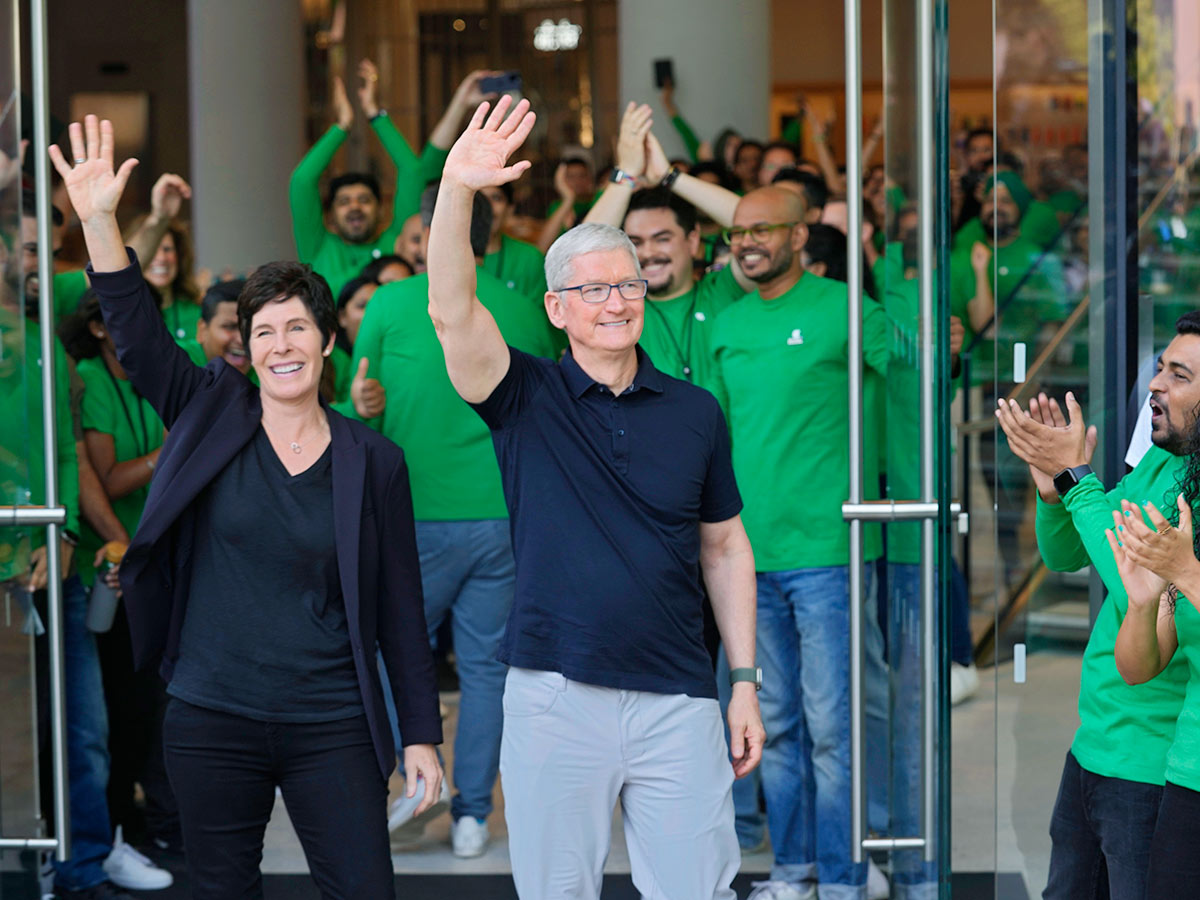 Apple CEO Tim Cook Opening Apple store in Mumbai - Sakshi12