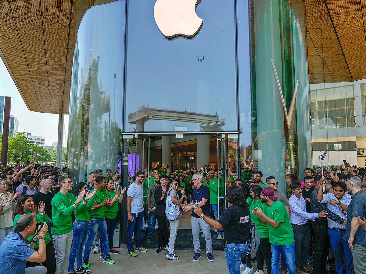 Apple CEO Tim Cook Opening Apple store in Mumbai - Sakshi26