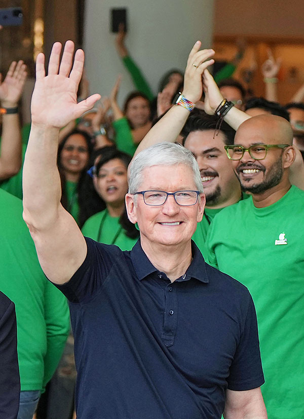 Apple CEO Tim Cook Opening Apple store in Mumbai - Sakshi31