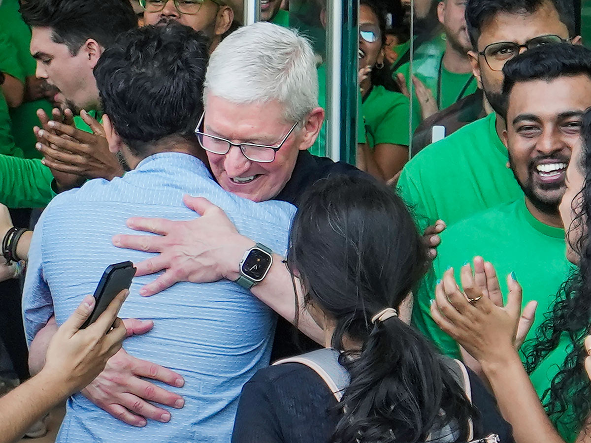 Apple CEO Tim Cook Opening Apple store in Mumbai - Sakshi5