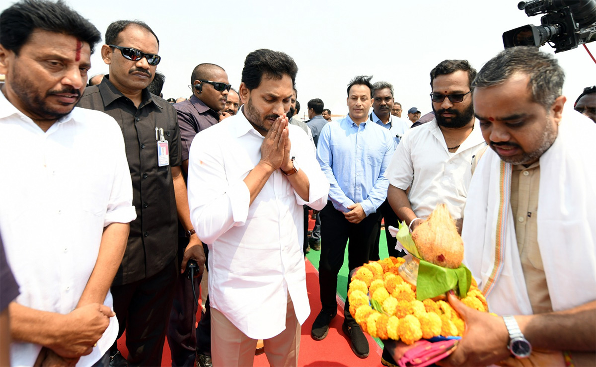 CM YS Jagan Srikakulam Tour To Initiating Development Works, Photos Gallery Inside - Sakshi4