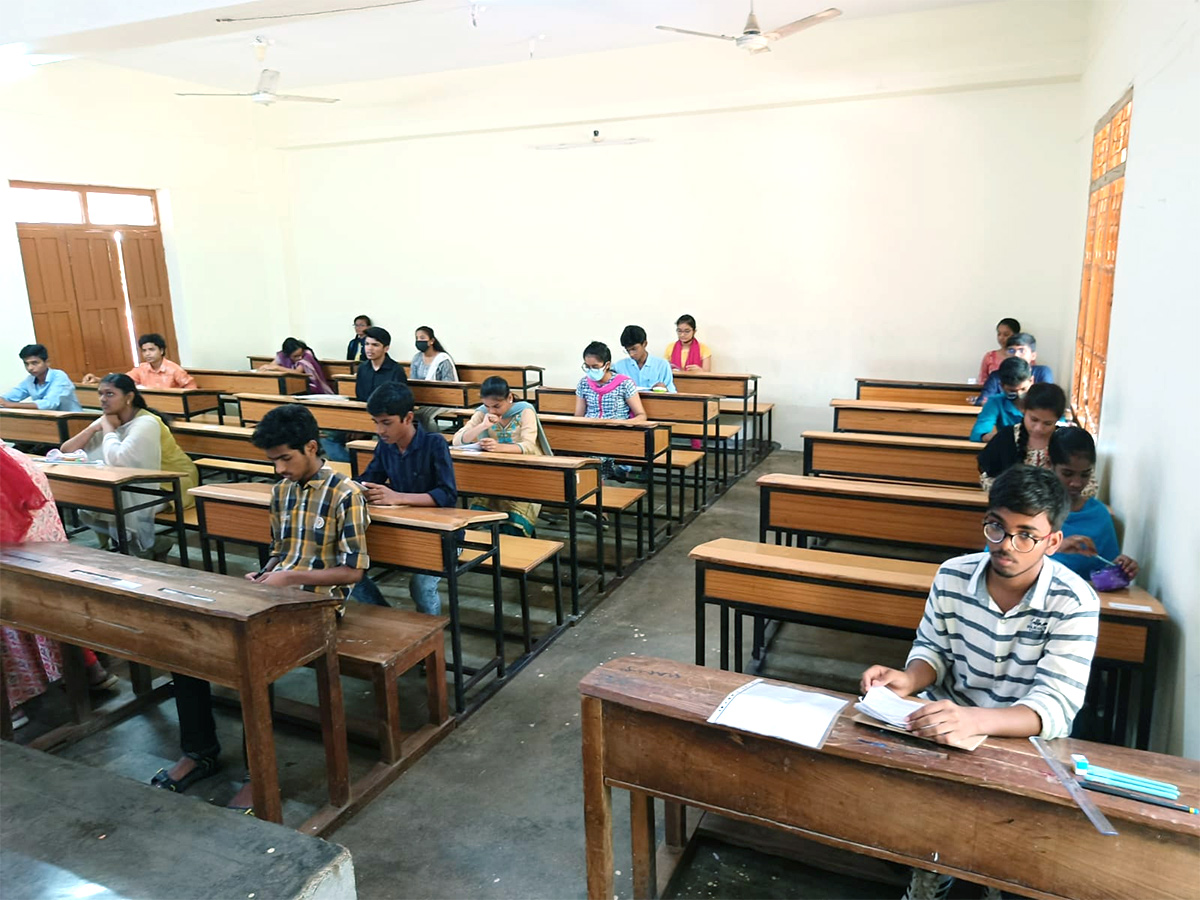 10th Public Exam in AndhraPradesh Photos - Sakshi4