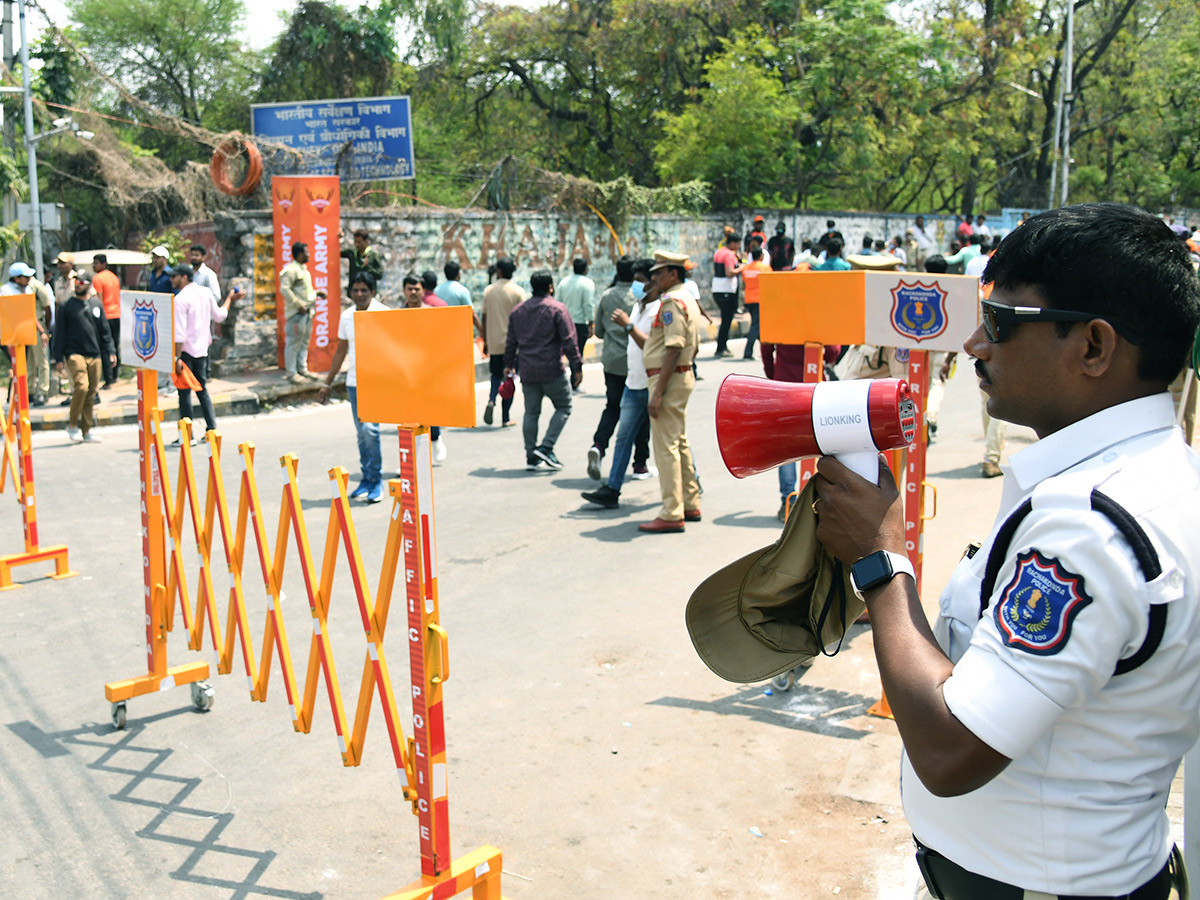 SRH and RR Match in Hyderabad Stadium Photos - Sakshi12