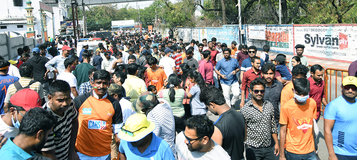 SRH and RR Match in Hyderabad Stadium Photos - Sakshi43