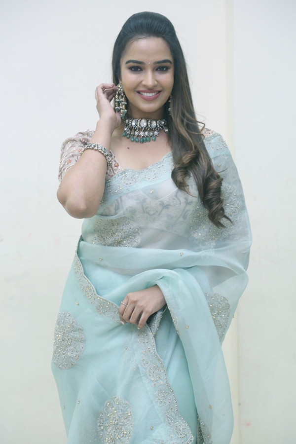 Poojitha Ponnada Latest Photos - Sakshi18