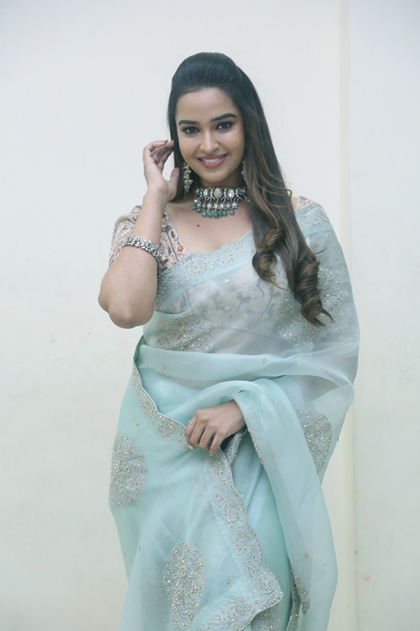 Poojitha Ponnada Latest Photos - Sakshi19