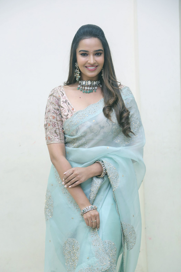 Poojitha Ponnada Latest Photos - Sakshi6