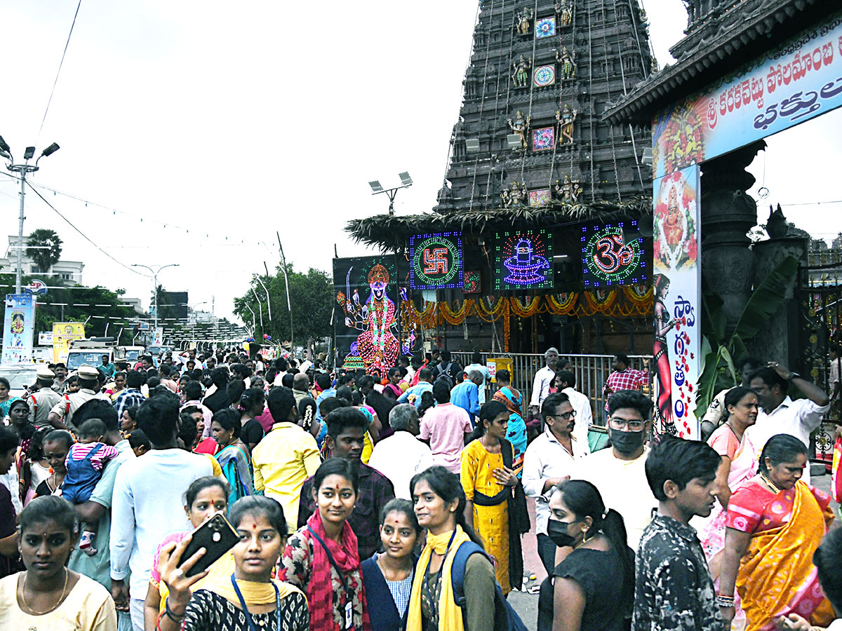 Karakachettu Polamamba jatara Photos - Sakshi7