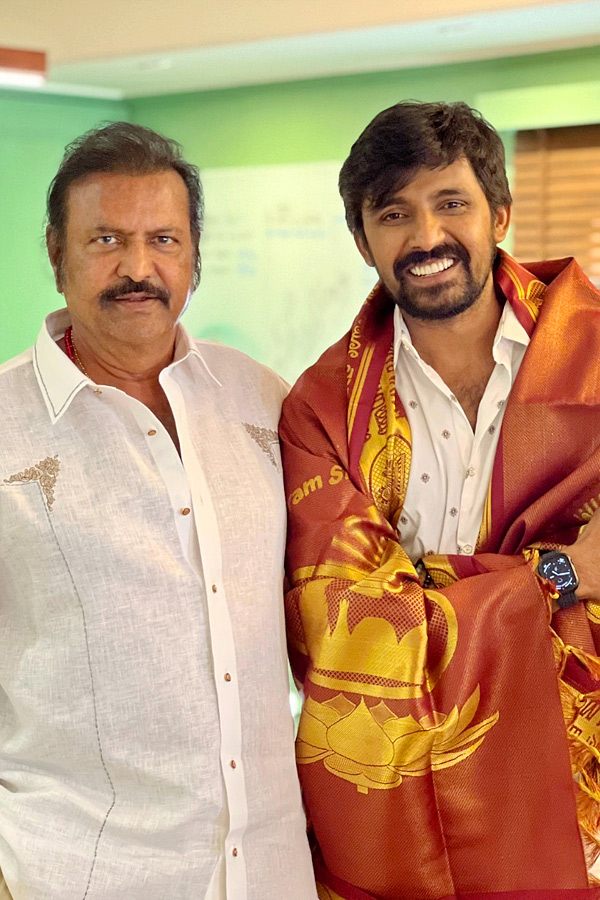 Mohan Babu and Manchu Vishnu Appreciated Balagam Movie Team PHotos - Sakshi5