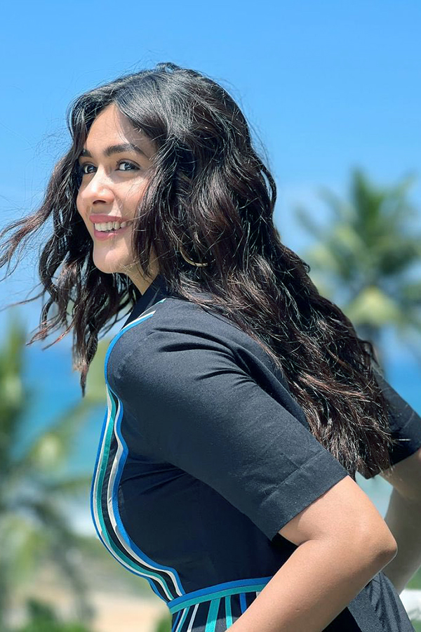 Mrunal Thakur Latest Photos - Sakshi16