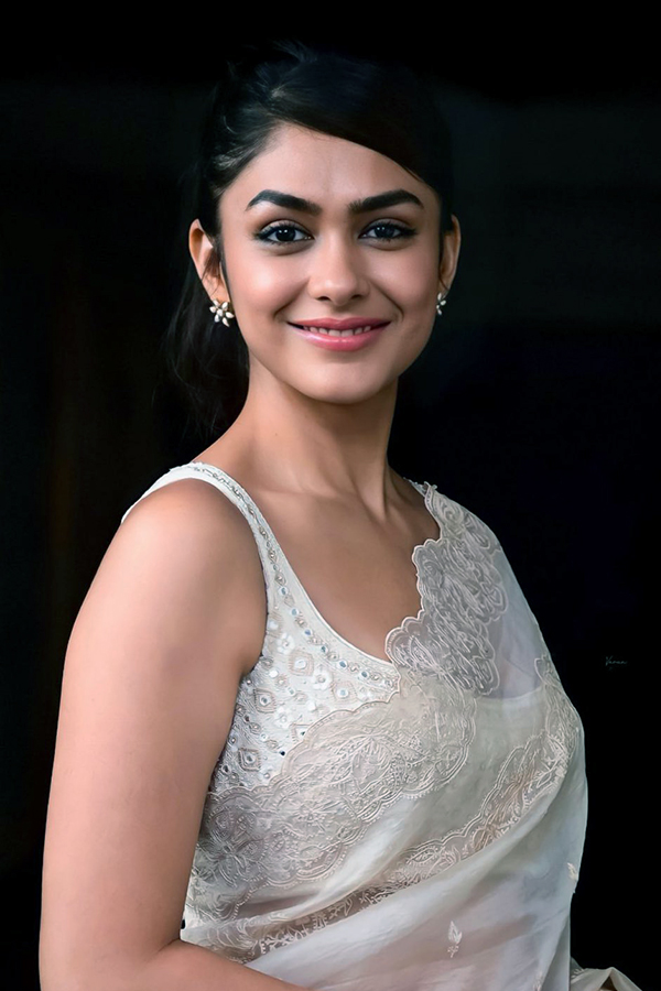 Mrunal Thakur Latest Photos - Sakshi22