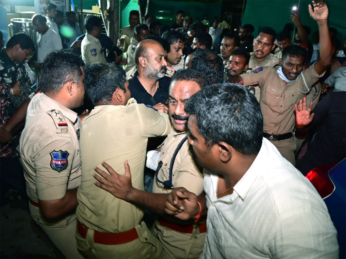 Telangana BJP Chief Bandi Sanjay Arrested At Mid Night Photos - Sakshi13