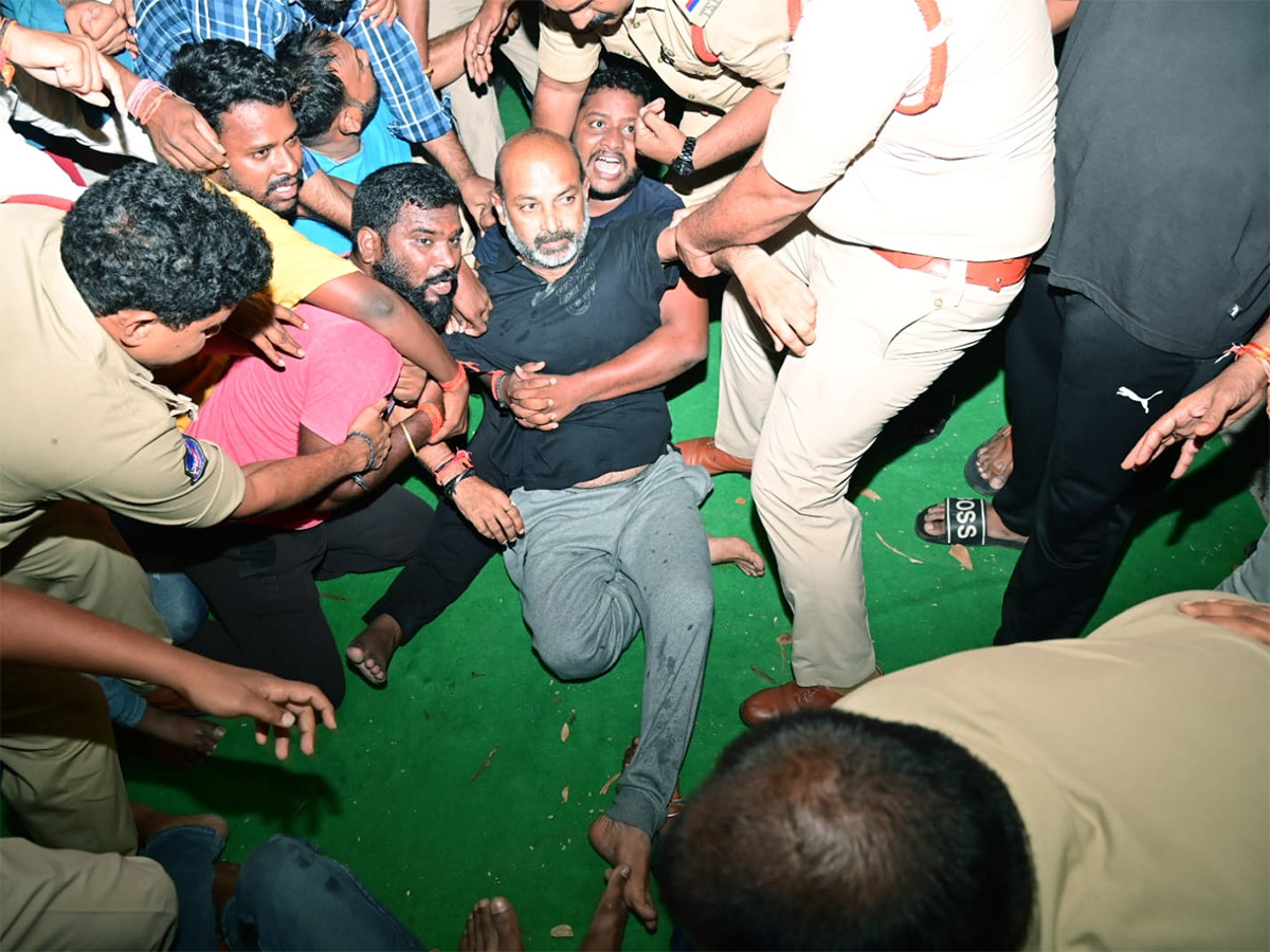 Telangana BJP Chief Bandi Sanjay Arrested At Mid Night Photos - Sakshi9