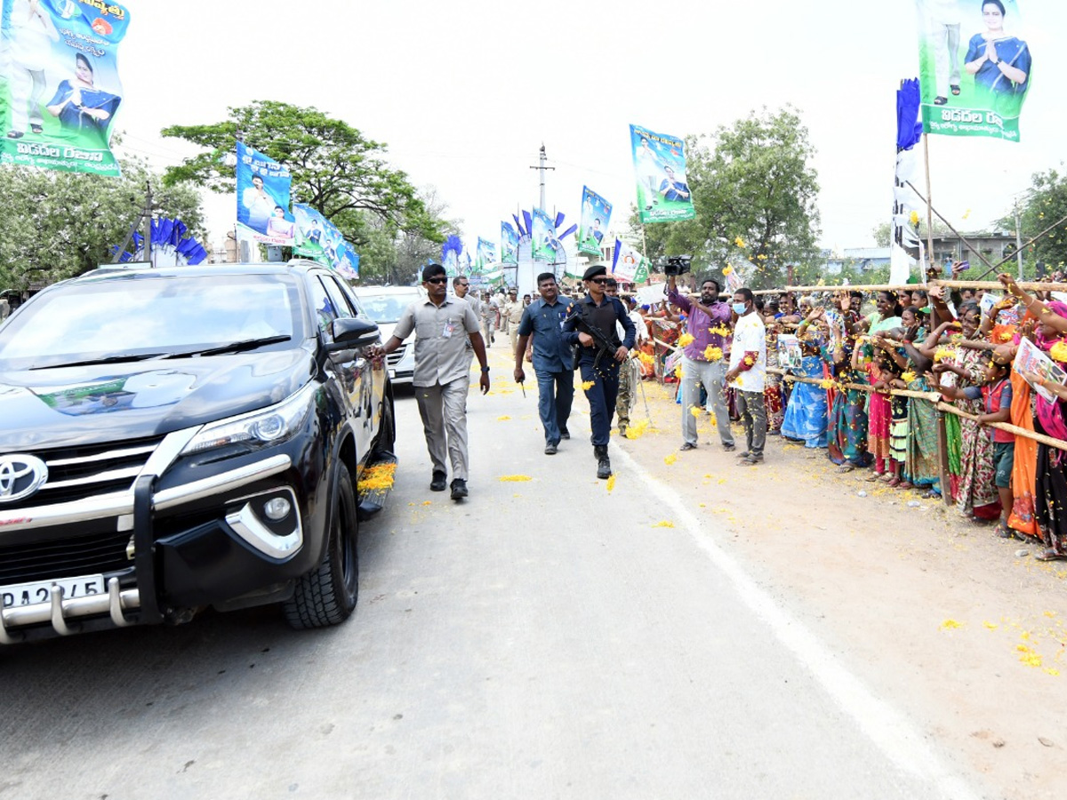 CM Jagan Palnadu District Tour Photos - Sakshi4