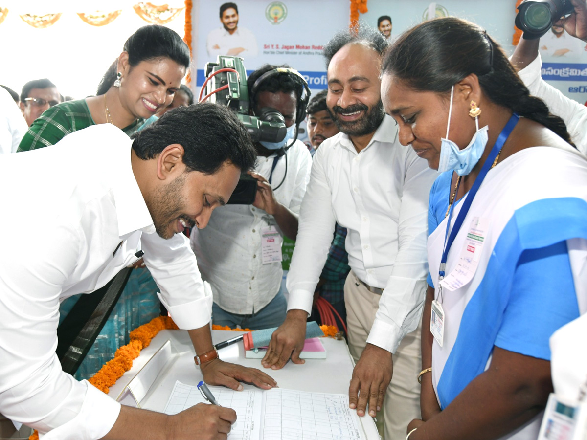 CM YS Jagan Launches Family Doctor Programme Photos - Sakshi19