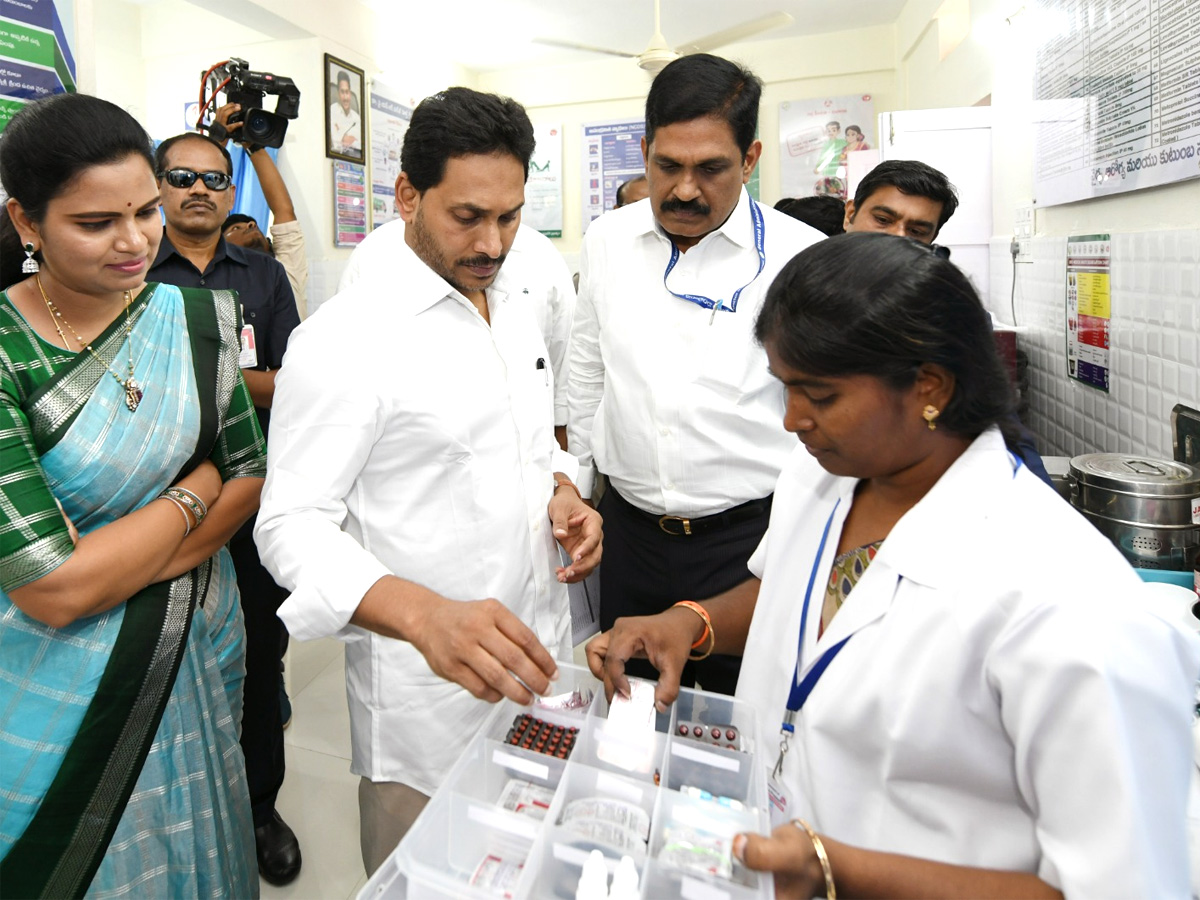 CM YS Jagan Launches Family Doctor Programme Photos - Sakshi32