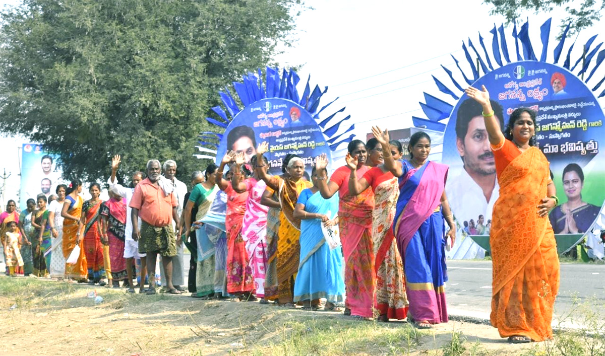 Crowd At CM YS Jagan Family Doctor Lingamguntla Chilakaluripet Event Photos - Sakshi4