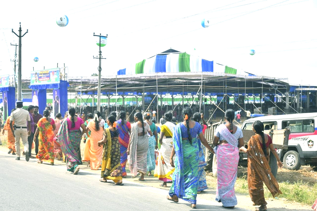 Crowd At CM YS Jagan Family Doctor Lingamguntla Chilakaluripet Event Photos - Sakshi7