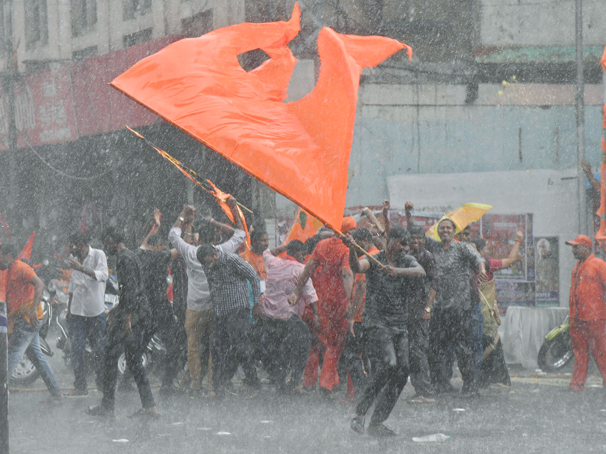 Heavy Rain at Hanuman Jayanti Shobha Yatra 2023 in Hyderabad Photos - Sakshi18