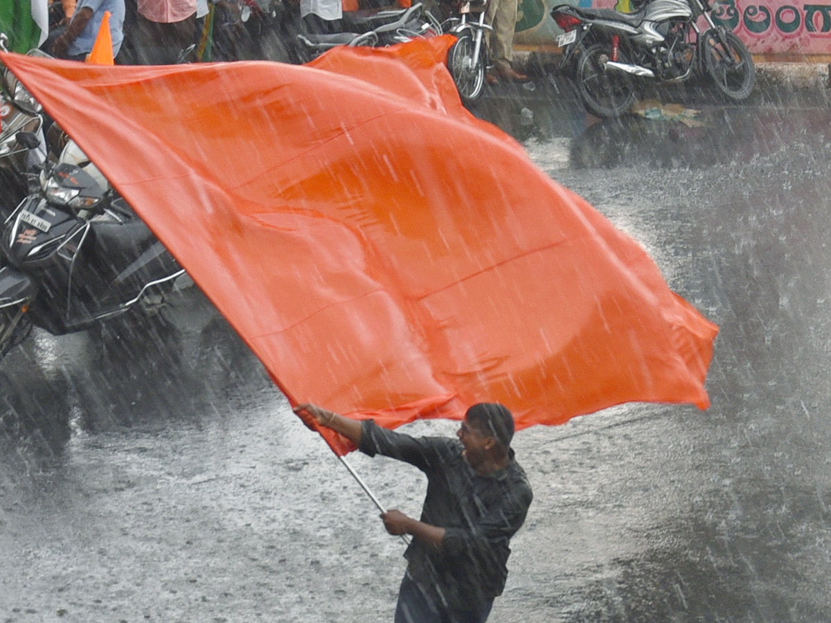 Heavy Rain at Hanuman Jayanti Shobha Yatra 2023 in Hyderabad Photos - Sakshi19