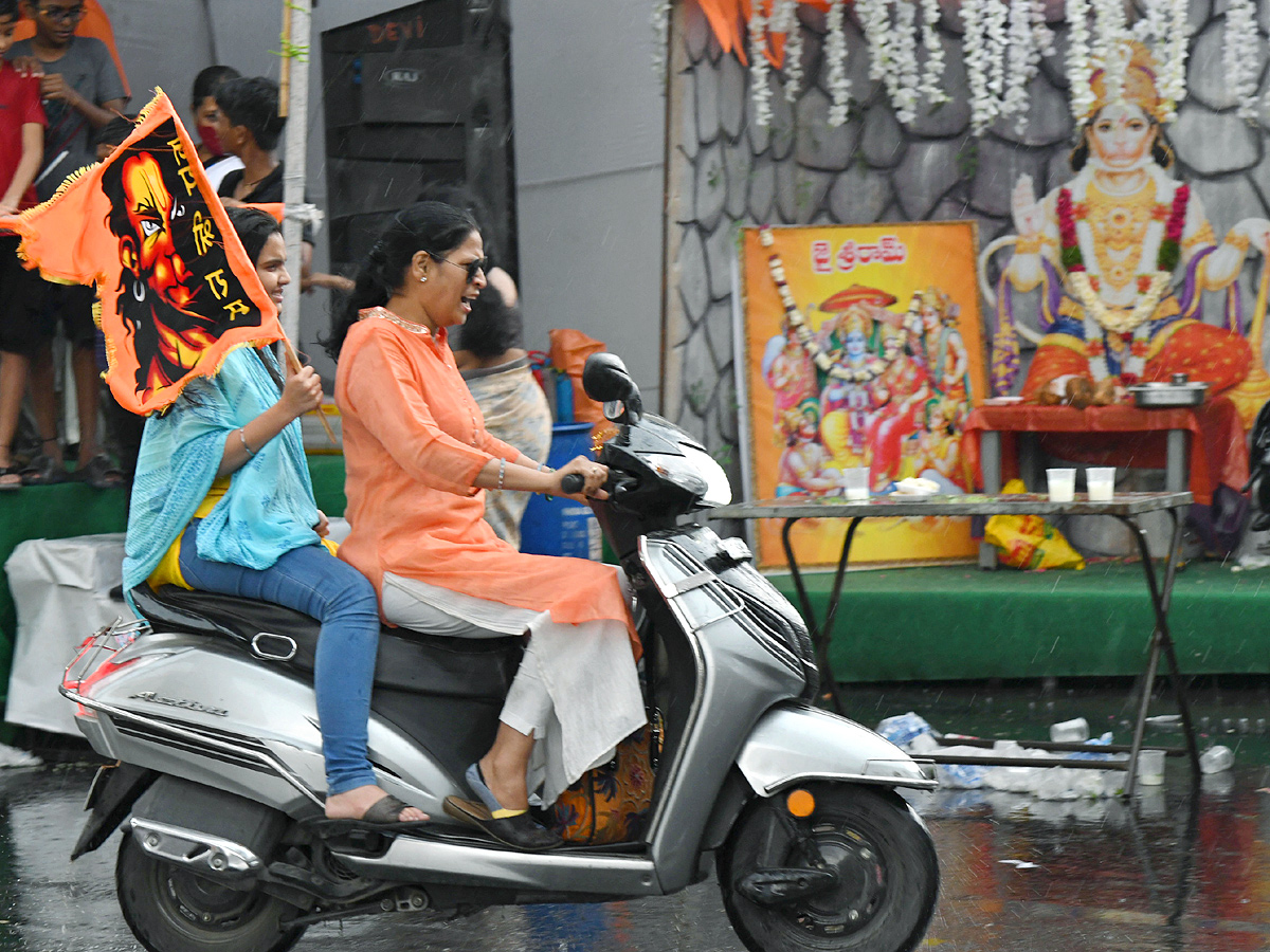 Heavy Rain at Hanuman Jayanti Shobha Yatra 2023 in Hyderabad Photos - Sakshi3