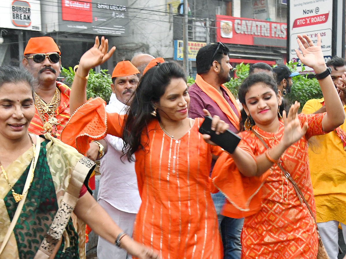 Heavy Rain at Hanuman Jayanti Shobha Yatra 2023 in Hyderabad Photos - Sakshi4