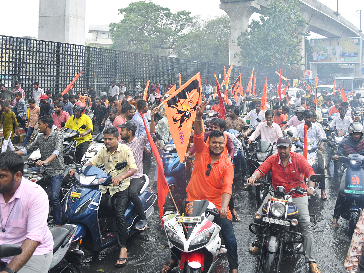 Heavy Rain at Hanuman Jayanti Shobha Yatra 2023 in Hyderabad Photos - Sakshi5