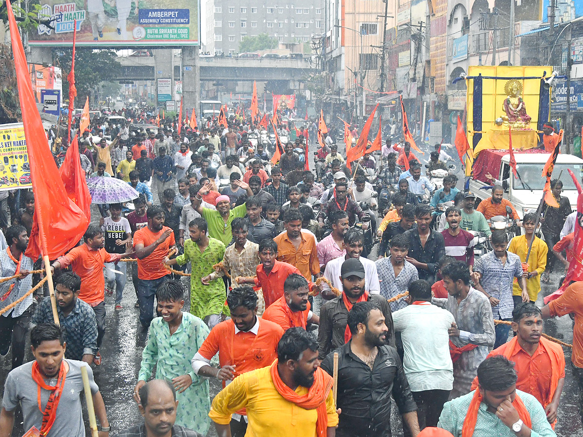 Heavy Rain at Hanuman Jayanti Shobha Yatra 2023 in Hyderabad Photos - Sakshi7