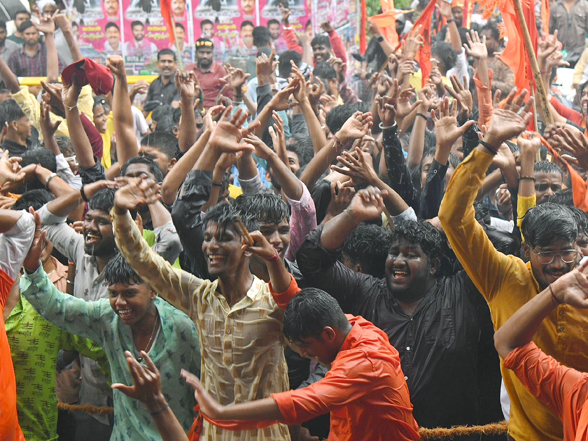 Heavy Rain at Hanuman Jayanti Shobha Yatra 2023 in Hyderabad Photos - Sakshi10