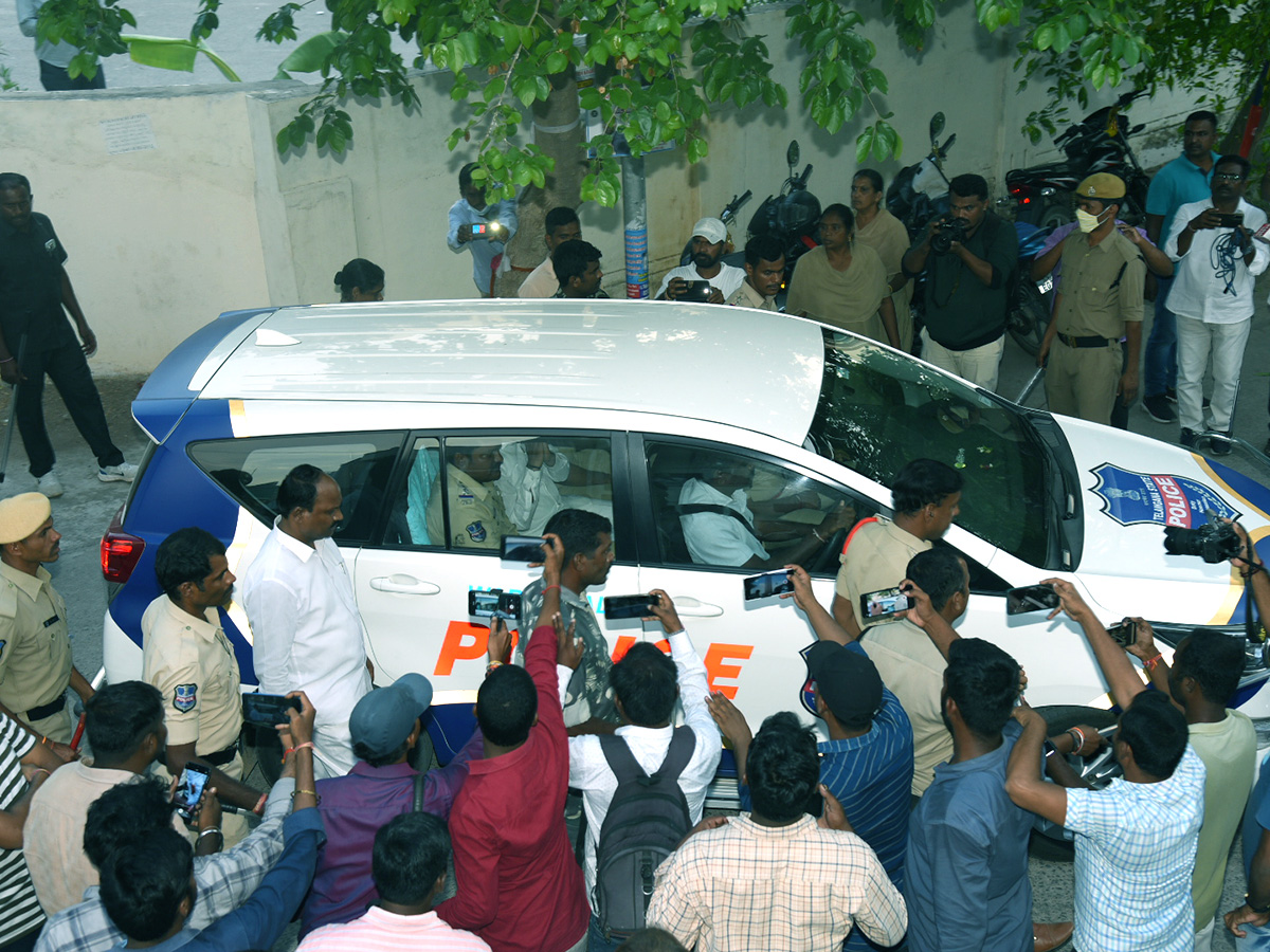 Telangana BJP chief Bandi Sanjay Arrest To Judicial Custody Photos - Sakshi1