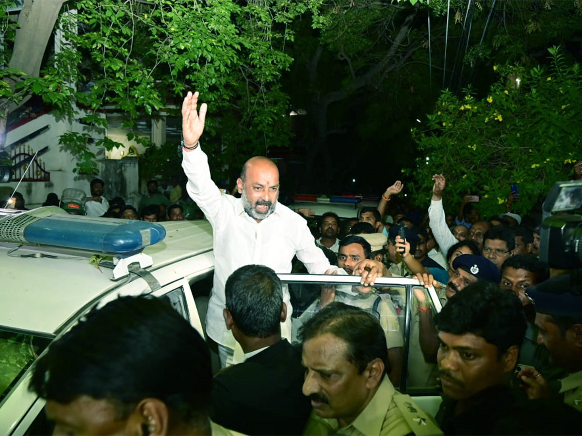 Telangana BJP chief Bandi Sanjay Arrest To Judicial Custody Photos - Sakshi15