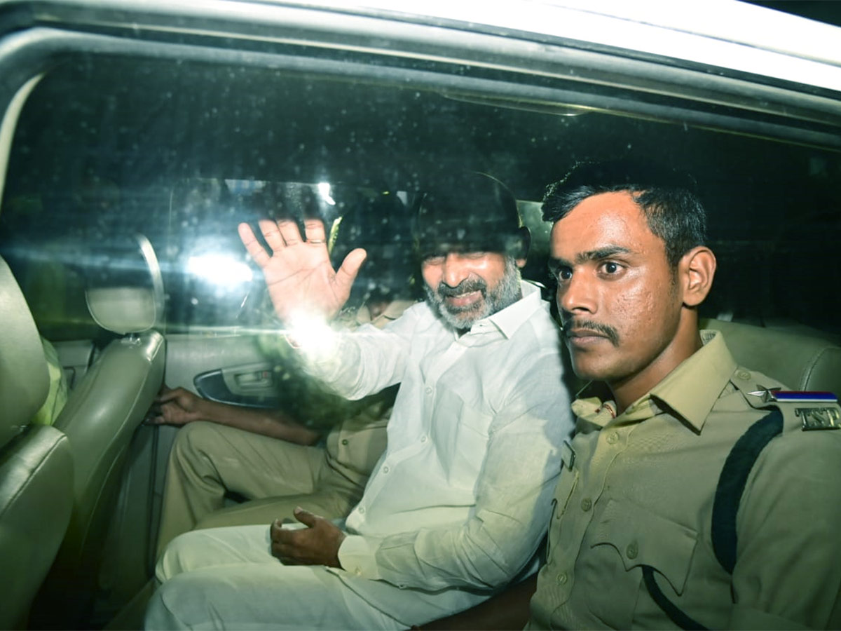 Telangana BJP chief Bandi Sanjay Arrest To Judicial Custody Photos - Sakshi16