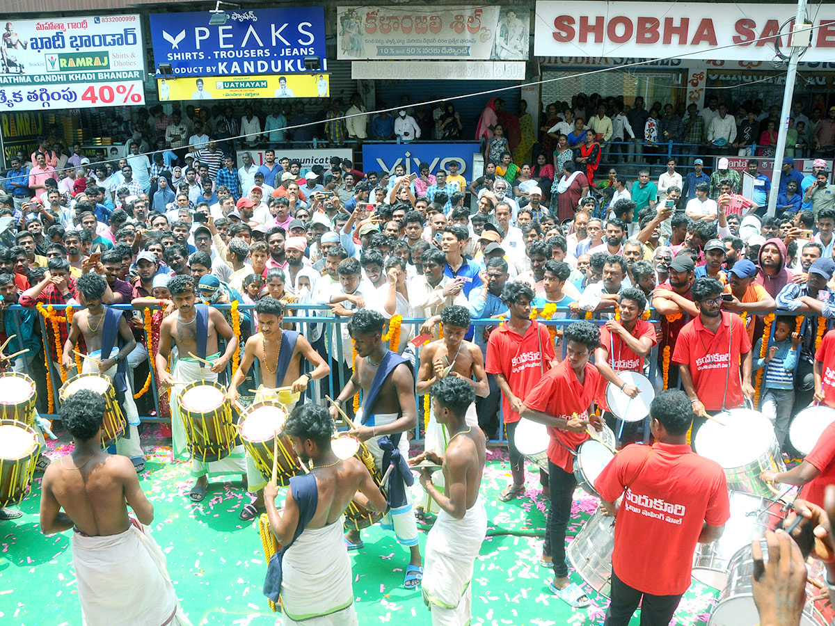 Anusuya and Heba Patel at Kurnool - Sakshi12