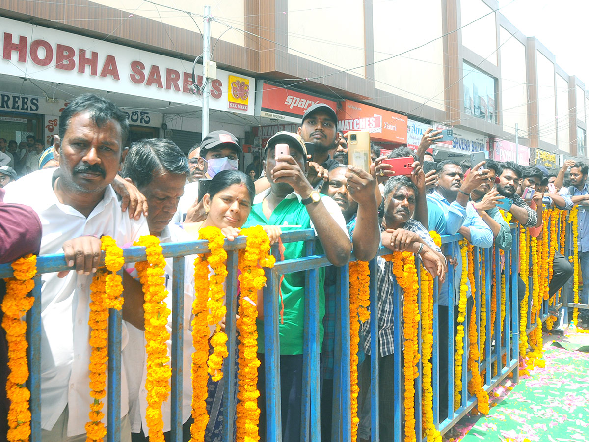 Anusuya and Heba Patel at Kurnool - Sakshi16