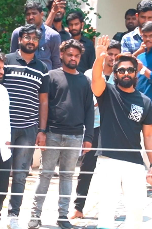 Allu Arjun Meets His Fans At His House Photos - Sakshi3