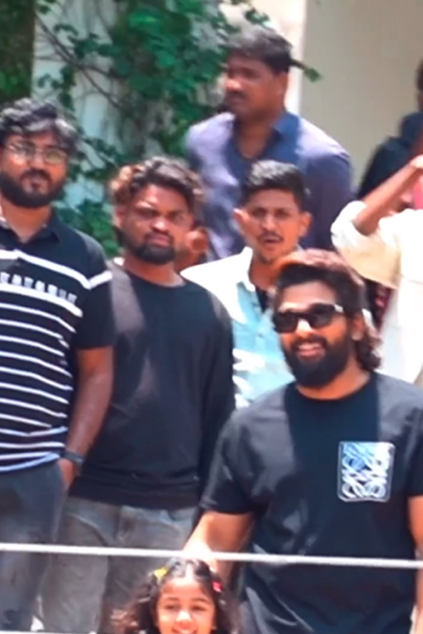 Allu Arjun Meets His Fans At His House Photos - Sakshi4