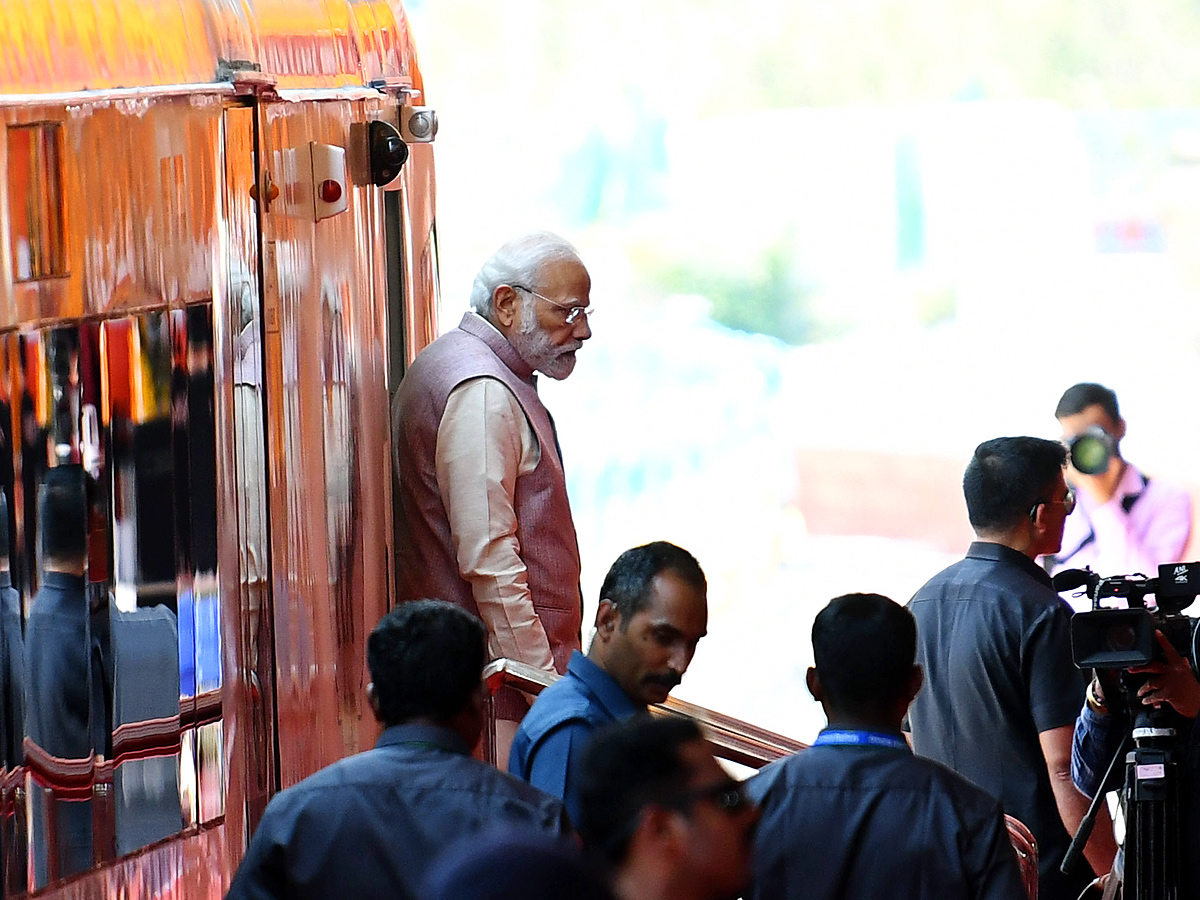 PM Modi flags off Secunderabad Tirupati Vande Bharat Express train in Hyderabad Photos - Sakshi2