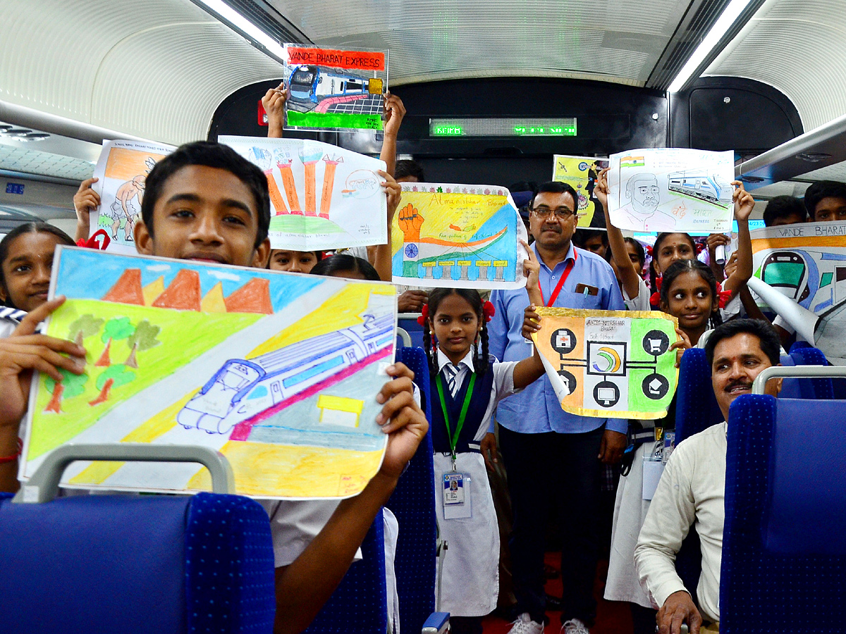 PM Modi flags off Secunderabad Tirupati Vande Bharat Express train in Hyderabad Photos - Sakshi5