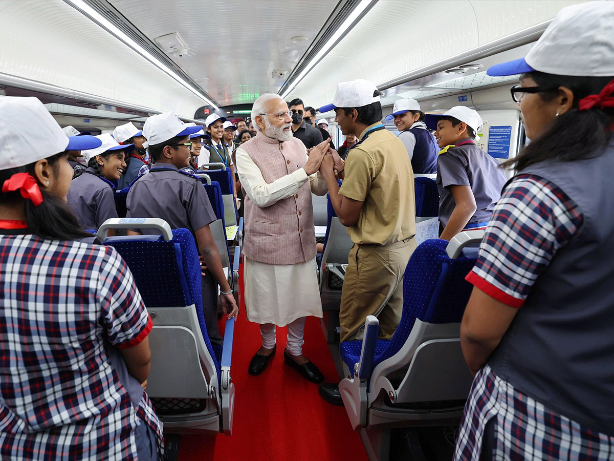 PM Modi flags off Secunderabad Tirupati Vande Bharat Express train in Hyderabad Photos - Sakshi9