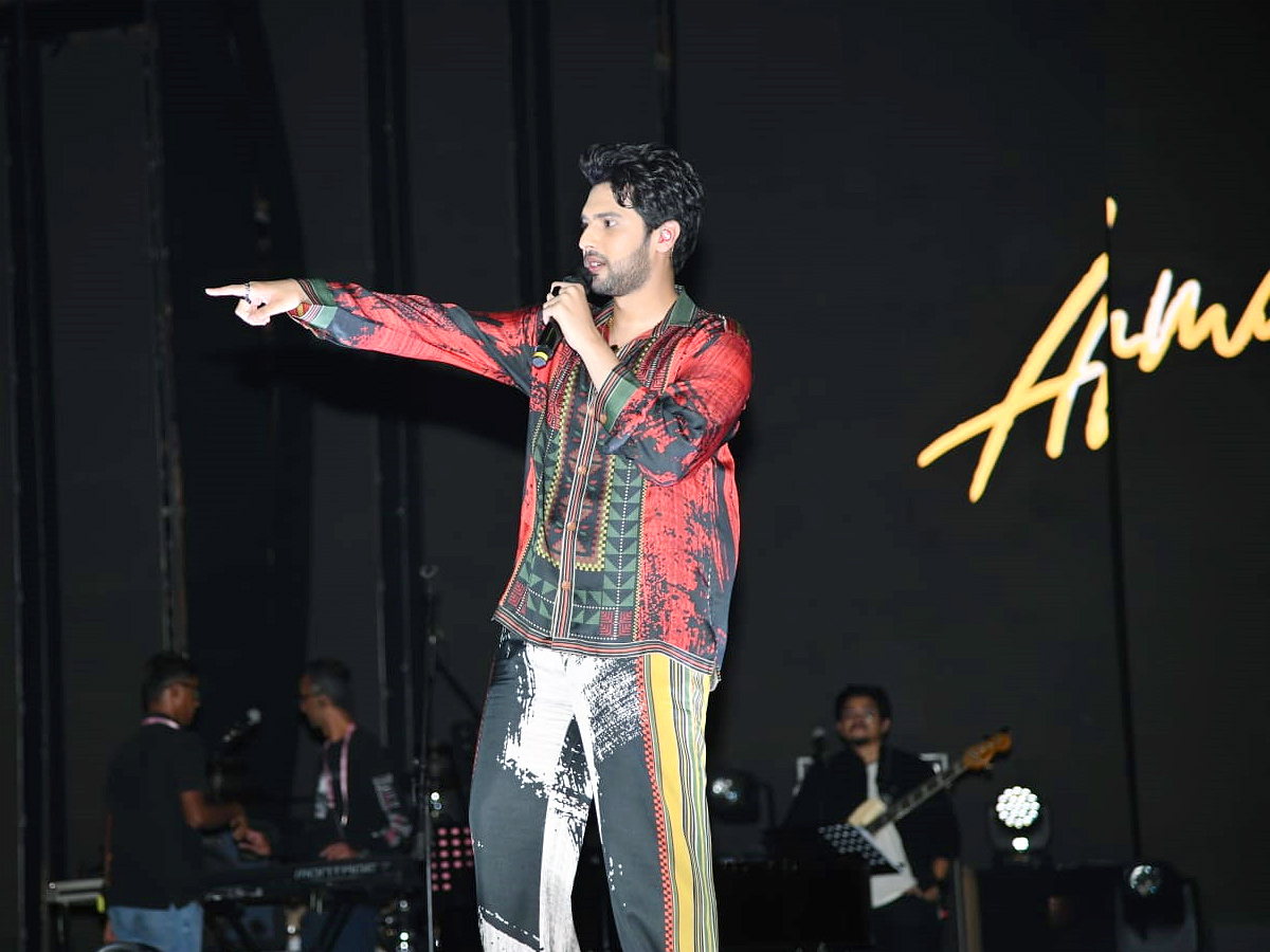 Armaan Malik Live Performance In Hyderabad At LB Stadium - Sakshi12