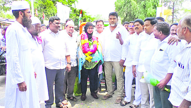 షబీనాకు స్వాగతం పలికిన ముస్లిం మైనారిటీ నాయకులు1