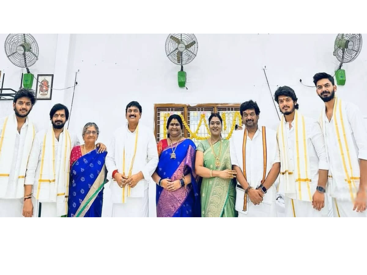 Director Puri Jagannadh with family performs pooja Photos - Sakshi5