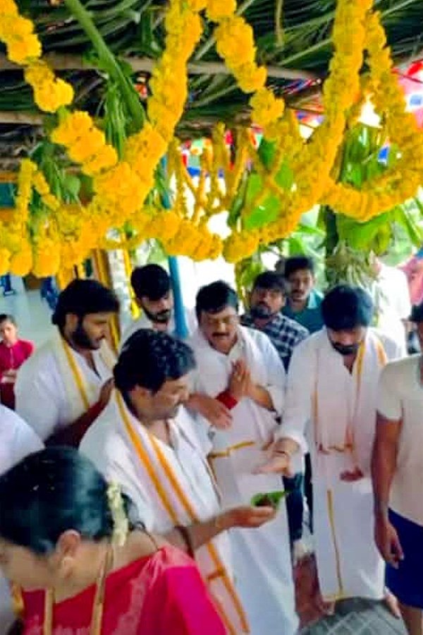 Director Puri Jagannadh with family performs pooja Photos - Sakshi7